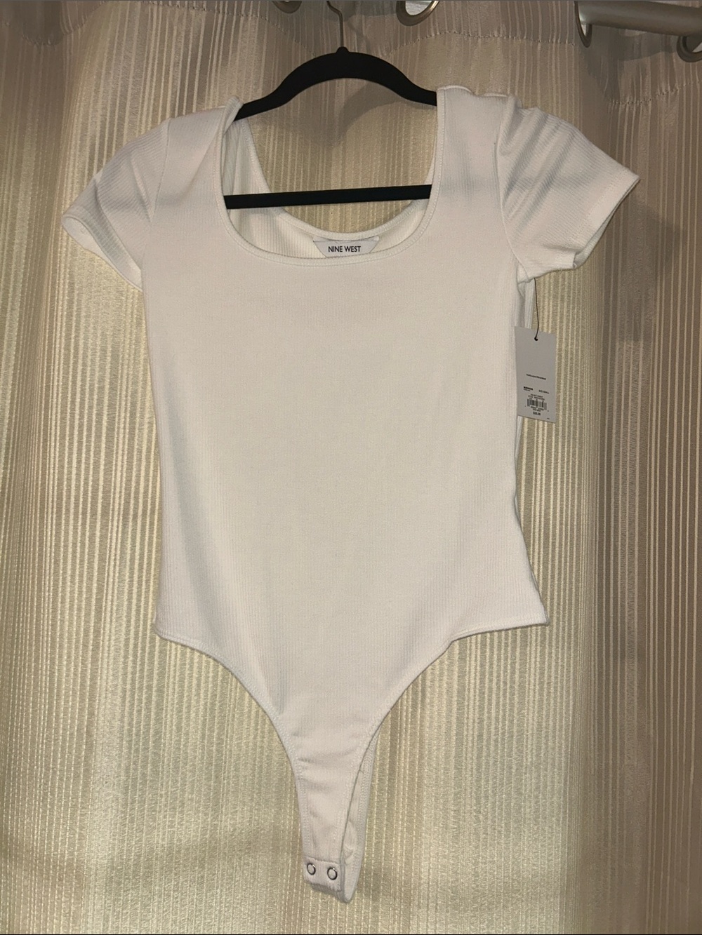Nine West White Ribbed Scoop-Neck Short Sleeve Bodysuit